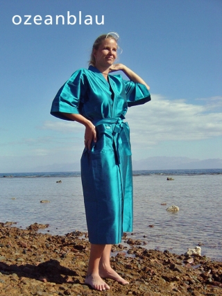 Silk kimono with shorter (3/4) kimono-like sleeves