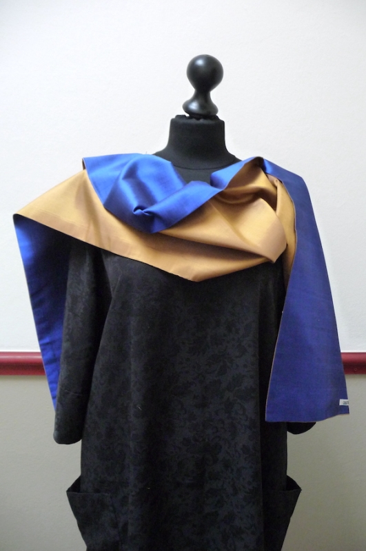 2-type Seidenschal, sepiablau/gold